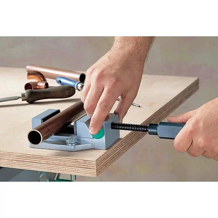 Wolfcraft Mordaza de sujeción - Anchura de sujeción: 60 mm - Una abrazadera para tubos asegura un tubo de cobre en un banco de trabajo, operada por una persona. Ideal para trabajos precisos de tuberías.