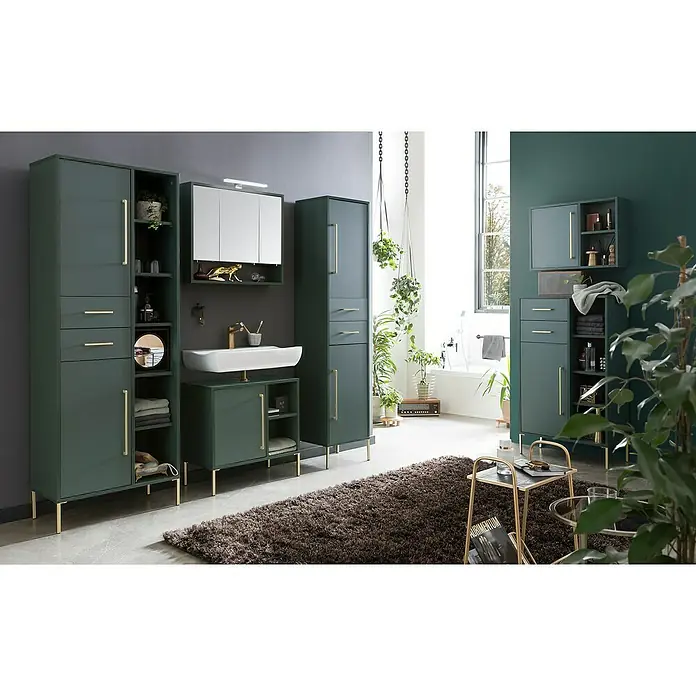 Schildmeyer Kent Waschtischunterschrank - 65,3 x 33,1 x 63,3 cm, Waldgrün, Matt - Badezimmer mit dunkelgrünen Möbeln und goldenen Akzenten, das eine elegante und moderne Atmosphäre schafft.