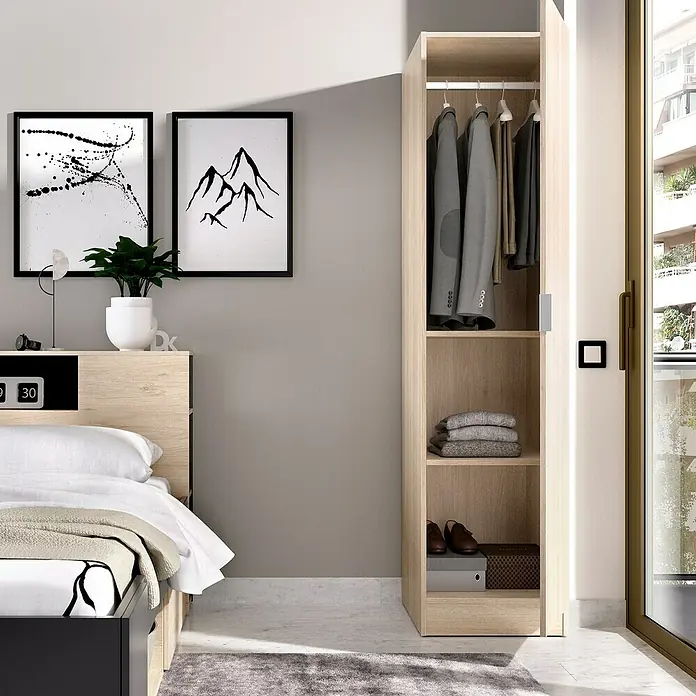 Dekit Armario para ropa Essen - L x An x Al: 52 x 41 x 184 cm, Natural - Armario abierto de madera clara que muestra ropa y accesorios, junto a una cama con mesita de noche. Diseño de dormitorio moderno.