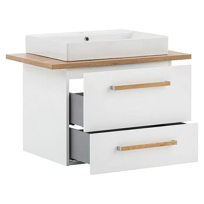 Schildmeyer Duo Badmöbel-Set - Gesamtbreite Badmöbel: 82,2 cm, Kreideweiß/Eiche, Matt - Weißer Badunterschrank mit Keramikwaschbecken, Holzplatte und zwei teils geöffneten Schubladen mit weißen Fronten und Holzgriffen.