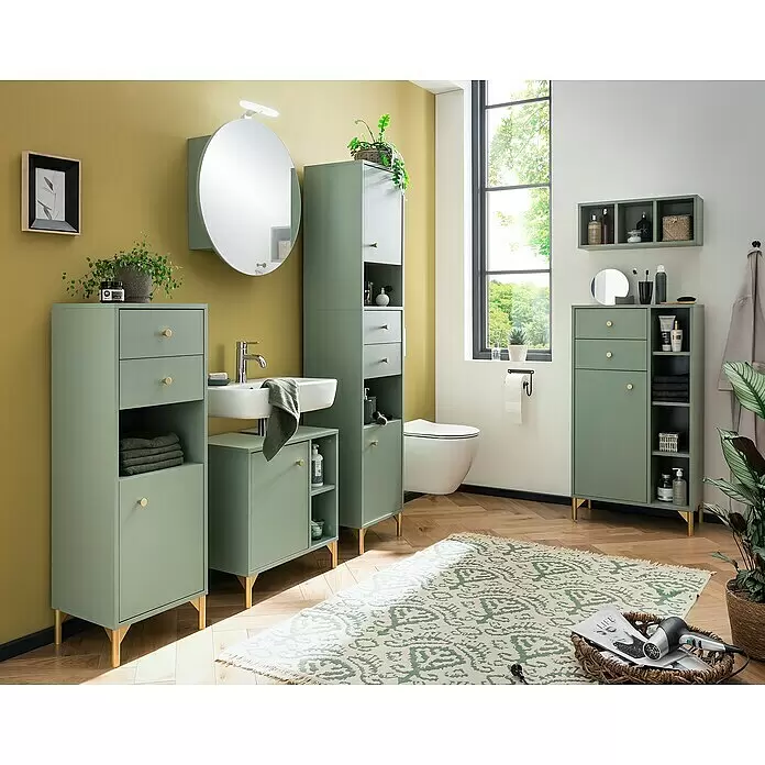 Schildmeyer Bjarne Wandregal - L x B x H: 21,5 x 60,2 x 24,7 cm, Pistazie, Matt - Salbeigrünes Badmöbel-Set mit goldenen Griffen und Beinen in einem modernen Badezimmer.
