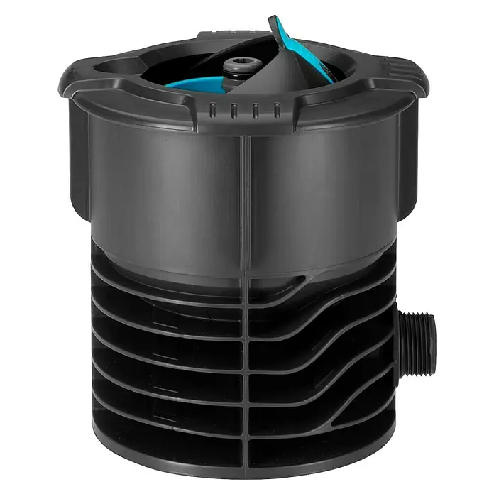 Gardena Sprinklersystem Wassersteckdose - ¾″ - Nahaufnahme eines Gardena Vielflächen-Versenkregners für die Gartenbewässerung, der eine zuverlässige und gleichmäßige Beregnung ermöglicht.