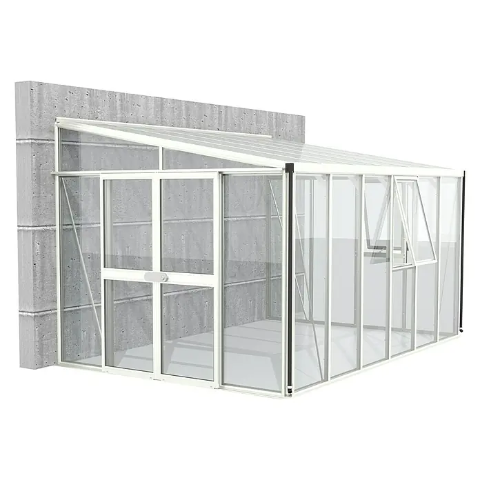 Vitavia Gewächshaus Helena 10200 - Außenmaß inkl. Dachüberstand (B x T): 397 x 266 cm, 3 mm, Weiß - Nahaufnahme eines Anlehngewächshauses mit weißem Rahmen, das an einer Betonwand befestigt ist. Gut für Pflanzenzucht.