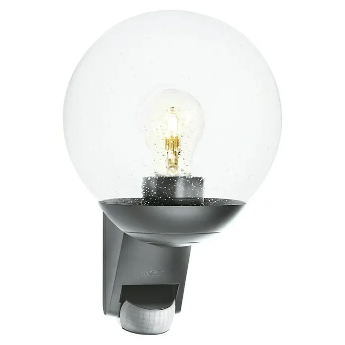 Steinel Sensor-Außenleuchte L 585 S anthrazit - 60 W, 22,8 x 21,5 x 30,7 cm, Anthrazit, IP44 - Eine Steinel Außenleuchte mit Bewegungsmelder in einer transparenten Kugelform, die eine Lampe im Inneren zeigt.