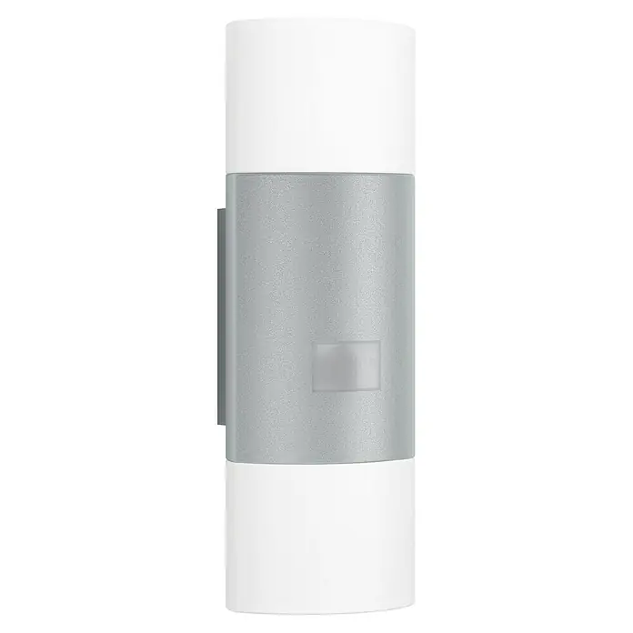Steinel LED-Sensor-Außenwandleuchte L 910 S silber - 9,8 W, L x B x H: 8 x 8,5 x 23,5 cm, Silber, Weiß, Warmweiß - Wandleuchte für den Außenbereich in Weiß und Silber. Die Lampe ist zylindrisch und verfügt über einen Bewegungssensor.