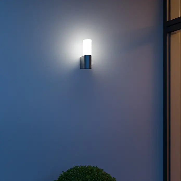 Steinel LED-Außenwandleuchte L 605 anthrazit - 11,3 W, 13,1 x 7,8 x 26 cm, Anthrazit, IP44 - Moderne Wandleuchte aus Metall mit zylindrischem Lampenschirm sorgt für angenehme Beleuchtung im Außenbereich.