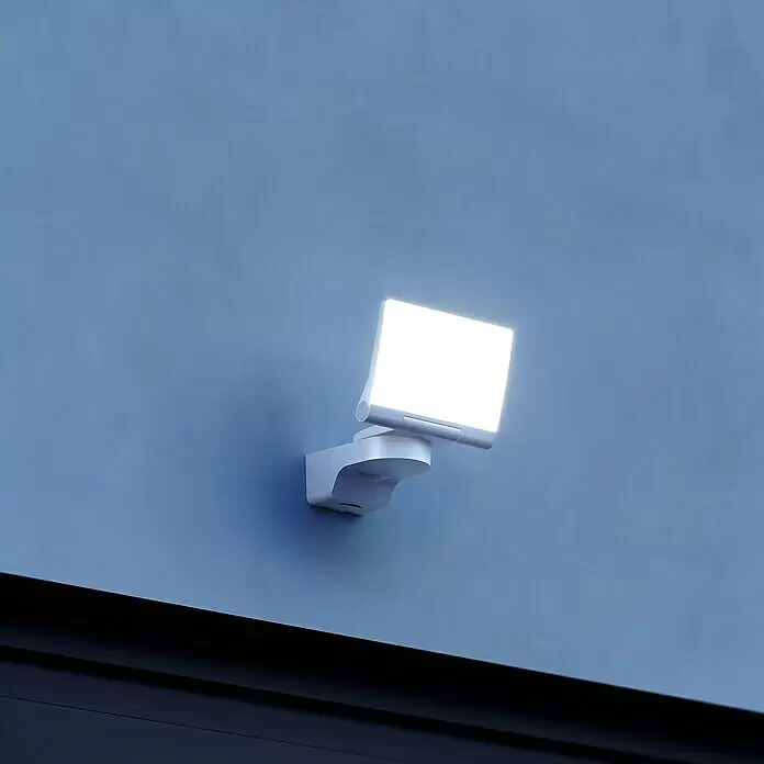 Steinel LED-Außenleuchte XLED home 2 weiß - Farbe Gehäuse: Weiß, IP44, 13,7 W - Stimmungsaufnahme
