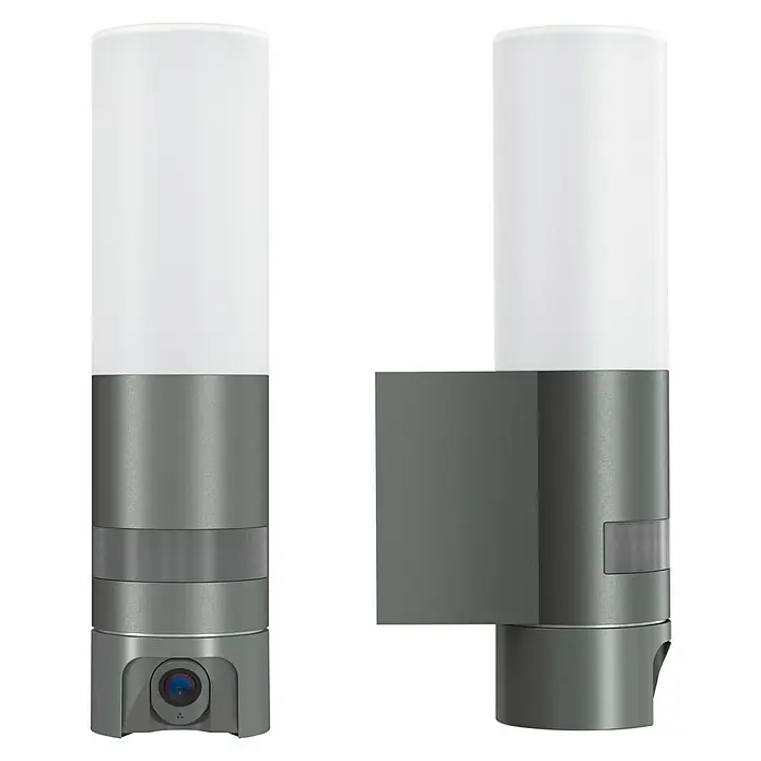 Steinel LED-Sensor-Außenwandleuchte L 625 CAM SC - 14 W, L x B x H: 13,1 x 7,8 x 30,5 cm, Anthrazit/Weiß, Warmweiß - Zwei Ansichten einer grauen Überwachungskamera mit integrierter Lampe, die ein modernes Design und Funktionalität vereint.