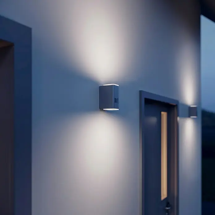 Steinel Aplique exterior LED L 930 S - 9,3 W, 92 x 63 x 137 mm, Antracita, IP44 - Lámpara de pared exterior moderna con elegante efecto de luz, ideal para iluminar fachadas y entradas. Diseño elegante.