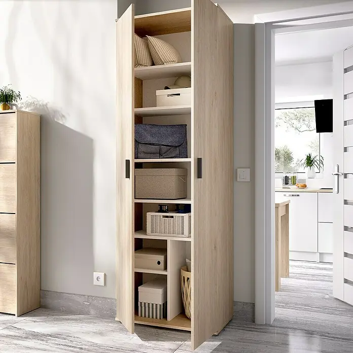 Dekit Armario multiusos de madera Fit - L x An x Al: 35 x 61 x 190 cm, Roble - Armario abierto con estantes y varias cajas de almacenamiento.