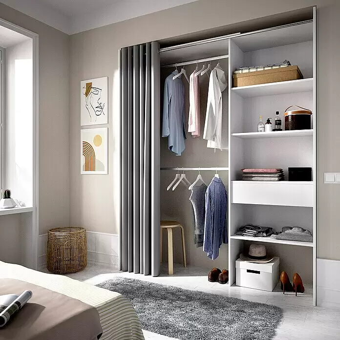 Dekit Armario para ropa Suit - L x An x Al: 50 x 160 x 205 cm, Blanco, Melamina - Moderno sistema de armario abierto blanco con espacio para colgar, estantes y divisor gris de acordeón en dormitorio.