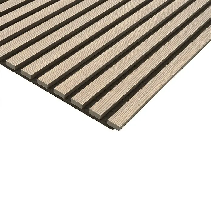 FN Neuhofer Akustikpaneel Acustico - Zebrano, L x B x S: 2.400 x 572,5 x 19 mm - Das Bild zeigt eine Nahaufnahme eines Holzpaneels, das aus hellen Holzlatten auf einer dunklen Unterlage besteht. Ideal für moderne Wandgestaltung.