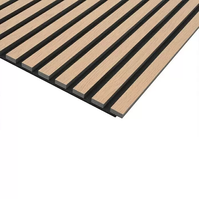 FN Neuhofer Akustikpaneel Acustico - Eiche foliert, L x B x S: 2.400 x 572,5 x 19 mm - Akustikpaneel aus hellem Holz mit dunkler Filzunterlage.