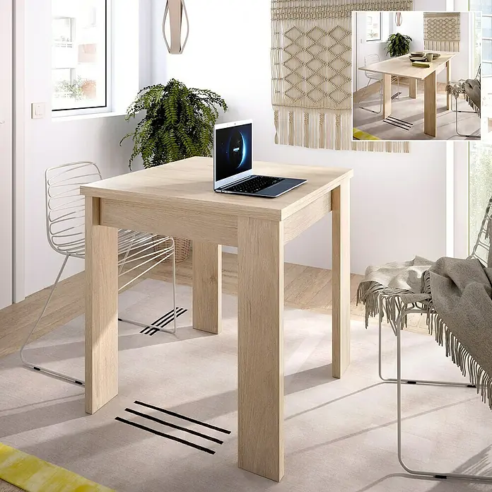 Dekit Mesa auxiliar Bok - L x An x Al: 67 x 67 x 79 cm, Natural, Extensible - La mesa de madera clara con un portátil, rodeada de sillas, ofrece un espacio de trabajo moderno con diseño elegante y funcionalidad.