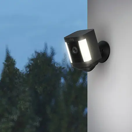 Ring  Überwachungskamera Spotlight Cam Plus Battery