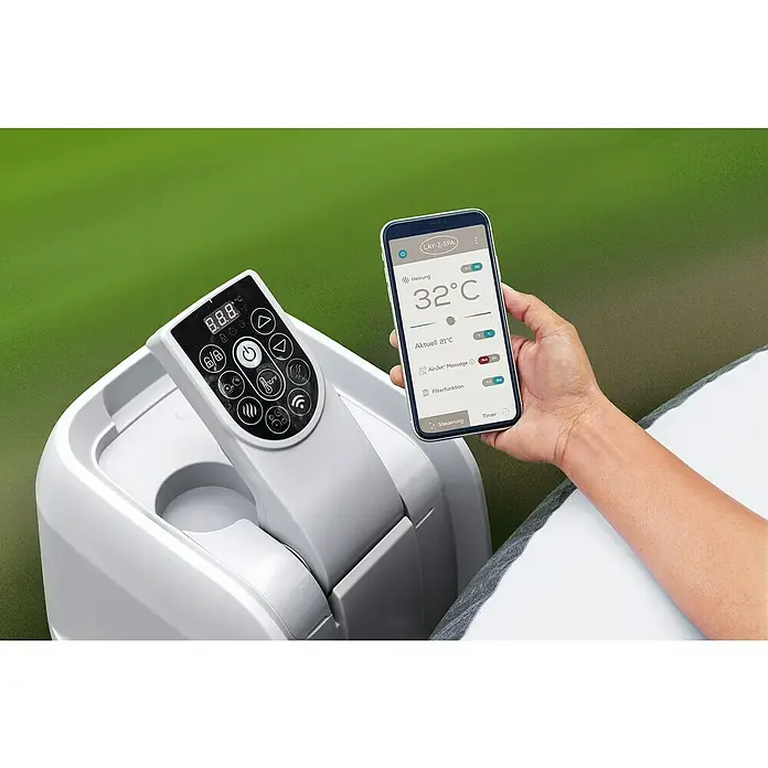 Bestway Lay-Z-Spa Mobil-Whirlpool Maldives HydroJet - L x B x H: 201 x 201 x 80 cm, Mahagoni, 1.050 l - Das Bild zeigt einen LAY-Z-SPA-Whirlpool mit Bedienelementen und ein Smartphone, das die Temperatur auf 32°C anzeigt.
