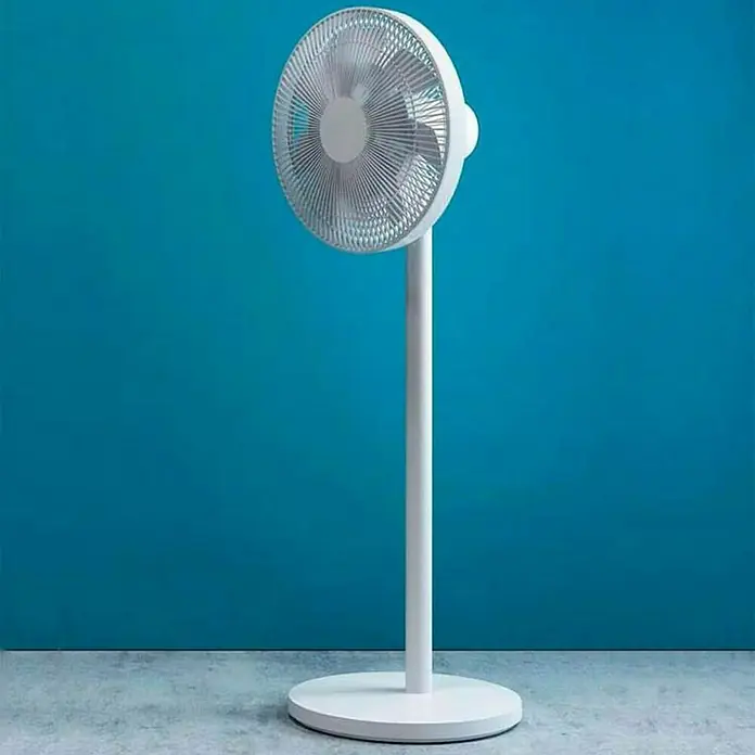 Xiaomi Ventilador de pie Mi Smart Standing Fan 2 Pro - Blanco, 34 cm, 100 cm - Elegante imagen de un ventilador de pie blanco con un diseño moderno, ideal para un ambiente fresco y contemporáneo.