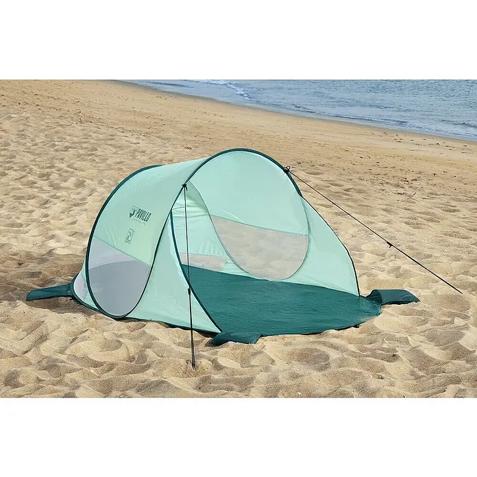 Bestway Pavillo Pop-Up StrandmuschelL x B x H: 200 x 120 x 90 cm, Türkis - Ein mintgrünes Pavillo Strandzelt steht am Sandstrand, perfekt für einen schattigen Tag am Meer.