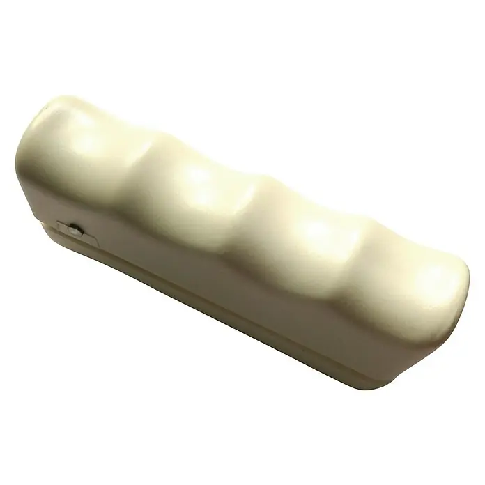 Empuñadura para recogedor - Apto para: Persiana - Un componente de agarre color crema con ranuras ergonómicas para los dedos, ideal para herramientas o dispositivos que requieren una sujeción segura.