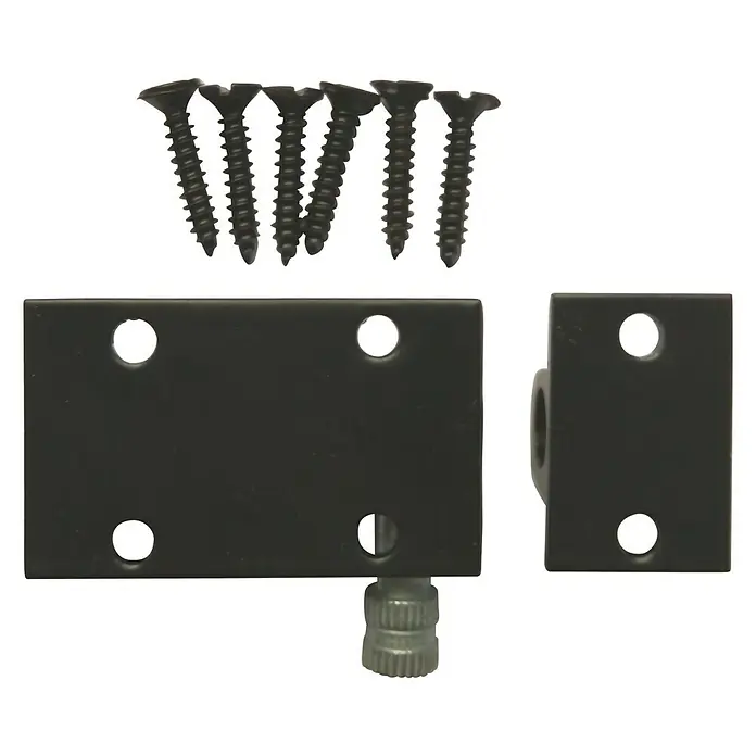 Cerradura adicional para ventanas - Largo: 60 mm, Aluminio, Negro - En la imagen se muestra un pestillo de puerta con seis tornillos de acompañamiento. El conjunto es de tonos oscuros y parece ser de metal.