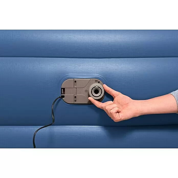Bestway Luftbett Vento - L x B x H: 203 x 152 x 61 cm, Integrierte Luftpumpe - Hand bedient integrierten Pumpenregler an blauer aufblasbarer Luftmatratze.