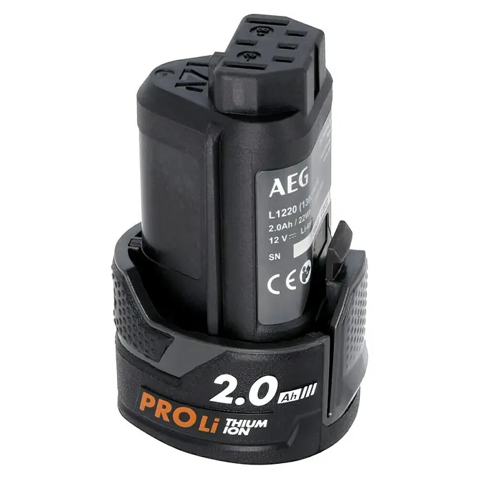 AEG Pro 12V Akku-Bohrschrauber BS 12C2 Li-202C - 12 V, 2 Akkus, 2 Ah, 34 Nm - Nahaufnahme des AEG Pro Li-Ionen-Akkus mit 2.0Ah/22Wh und 12V, ideal für Elektrowerkzeuge. Kompakt und leistungsstark.