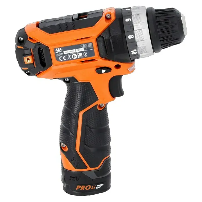 AEG Pro 12V Akku-Bohrschrauber BS 12C2 Li-202C - 12 V, 2 Akkus, 2 Ah, 34 Nm - Aufnahme des AEG BS 12C2 Akku-Bohrschraubers, der für seine Kompaktheit und sein ergonomisches Design für komfortable Handhabung bekannt ist.