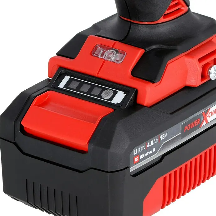 Einhell Professional Power X-Change 18V Akku-Schlagbohrschrauber TP-CD 18/50 Li-i BL - 18 V, 2 Akkus, 2 Ah - 4 Ah, 50 Nm - Nahaufnahme eines Einhell Power X-Change Akkus mit Ladestandsanzeige und roter Entriegelungstaste.