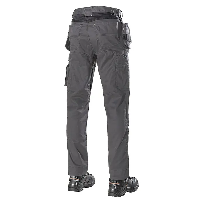 L.Brador Arbeitshose 1090PB - 56, Grau - Graue Arbeitshose mit praktischen Taschen und bequemer Passform für den professionellen Einsatz. Robuste Schuhe ergänzen das Outfit.