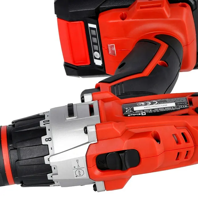Einhell Power X-Change 18V Akku-Bohrschrauber TE-CD 18/2 Li Kit18 V, 2 Akkus, 1,5 Ah, 44 Nm - Nahaufnahme eines roten Einhell Akku-Bohrschraubers mit Akku.