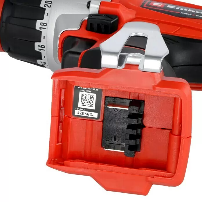 Einhell PXC 18V Akku-Bohrschrauber TE-CD 18/2 Li Kit - 18 V, 2 Akkus, 1,5 Ah, 44 Nm - Roter Akkupack für Elektrowerkzeuge mit Seriennummer 4ZKAG3J, verbunden mit einem rot-schwarzen Akku-Bohrschrauber.