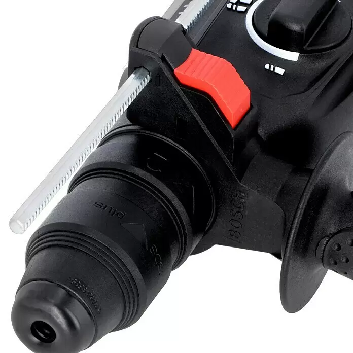 Bosch Professional Kombihammer GBH 2-28 F - 880 W, 3,2 J, SDS-Plus-Aufnahme, Ohne Bohrer & Meißel - Nahaufnahme eines schwarzen Bohrhammers mit SDS-plus-Bohrfutter, rotem Tiefenanschlagknopf und silbernem Tiefenmessstab.