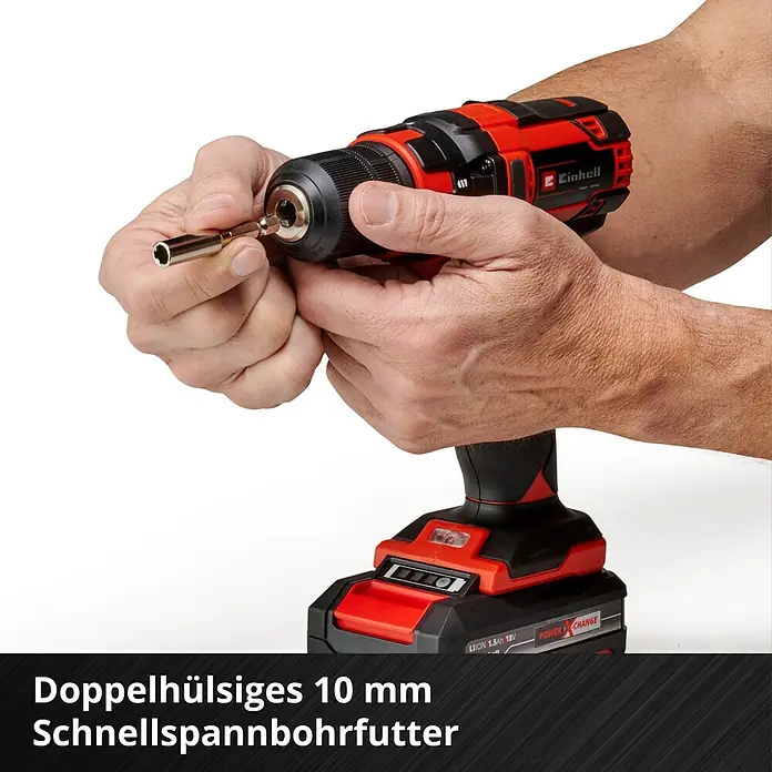 Einhell Power X-Change 18V Akku-Bohrschrauber TC-CD 18/35 - 18 V, 1 Akku, 1,5 Ah, 35 Nm - Akku-Bohrschrauber von Einhell beim Einsetzen eines Bits. Das Gerät verfügt über ein 10 mm Schnellspannbohrfutter.