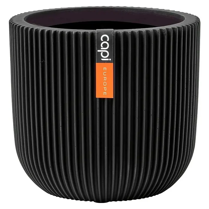 Capi Europe Übertopf rund Nature Groove - Außenmaß (Ø x H): 14 x 13 cm, Schwarz, Polyester - Schwarzer Capi Europe Pflanztopf mit vertikal gerippter Textur, ideal für Innen- und Außenbereiche.