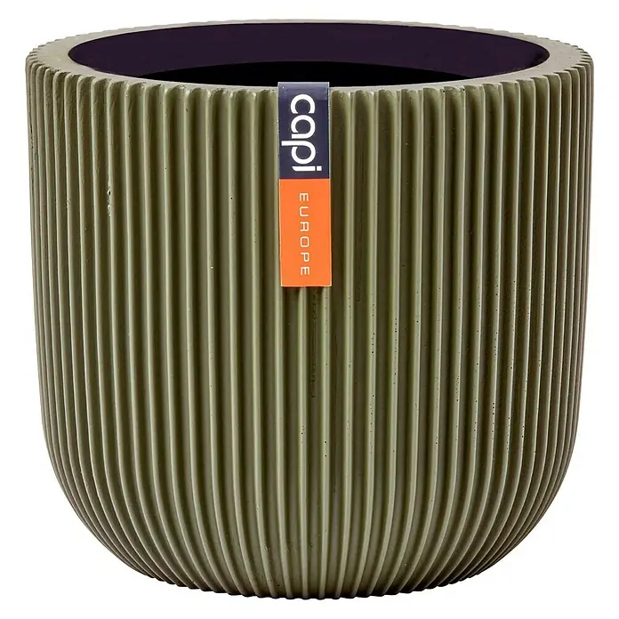 Capi Europe Übertopf rund Nature Groove - Außenmaß (Ø x H): 14 x 13 cm, Grün, Polyester - Nahaufnahme eines grünen Capi Europe Blumentopfs mit vertikalen Rillen.