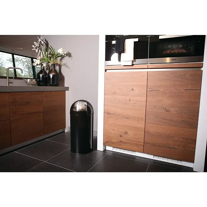 Vepa Bins Standard Mülleimer Pushcan - 40 l, Metall, Schwarz - Schwarzer Mülleimer mit Schwingdeckel in moderner Küche. Passend zu den Holzfronten und dem minimalistischen Design.