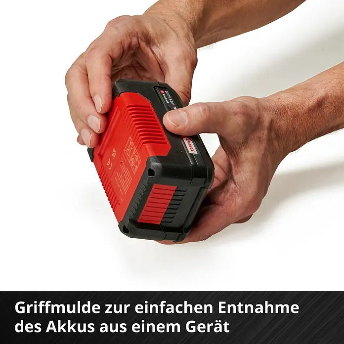 Einhell Power X-Change 18V Akku & Ladegerät PXC-Starter-Kit - 18 V, 1 Akku, 4 Ah - Nahaufnahme einer roten und schwarzen Einhell Akku, der von Händen gehalten wird.