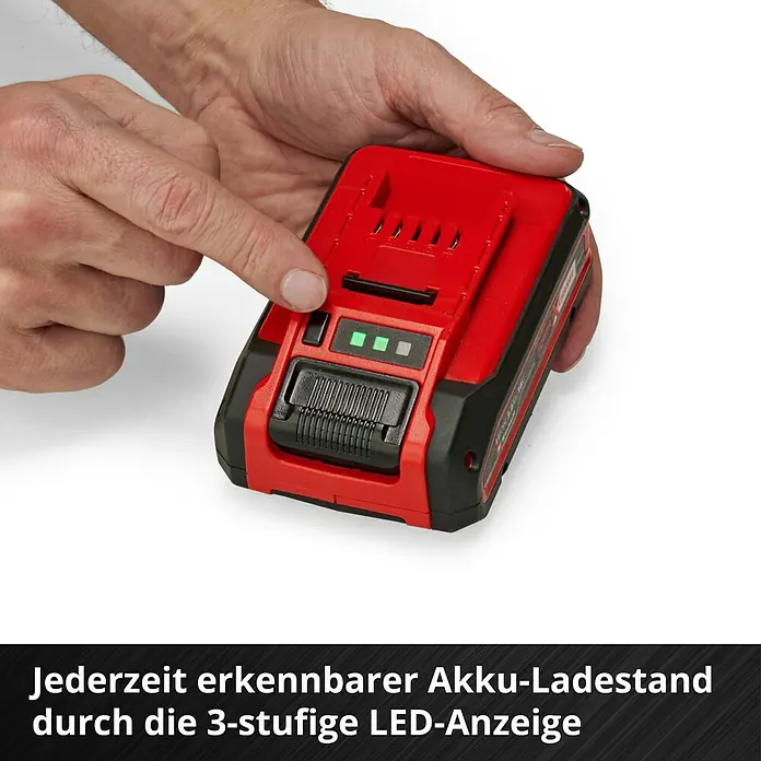 Einhell Power X-Change 18V Akku - 18 V, 4 Ah - Akku mit LED-Anzeige für den Ladestand. Der rote und schwarze Akku ist in der Hand und der Ladestand wird angezeigt.