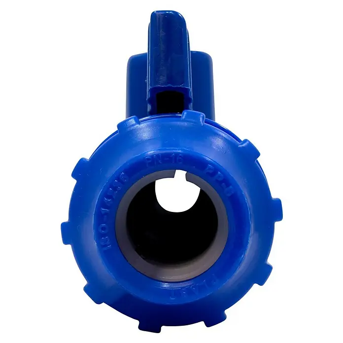Válvula esférica PE para riego - Diámetro: 20 mm, Polietileno - Primer plano de una válvula azul Planet, mostrando robustez y precisión en instalaciones de fontanería. Ideal para conexiones confiables.