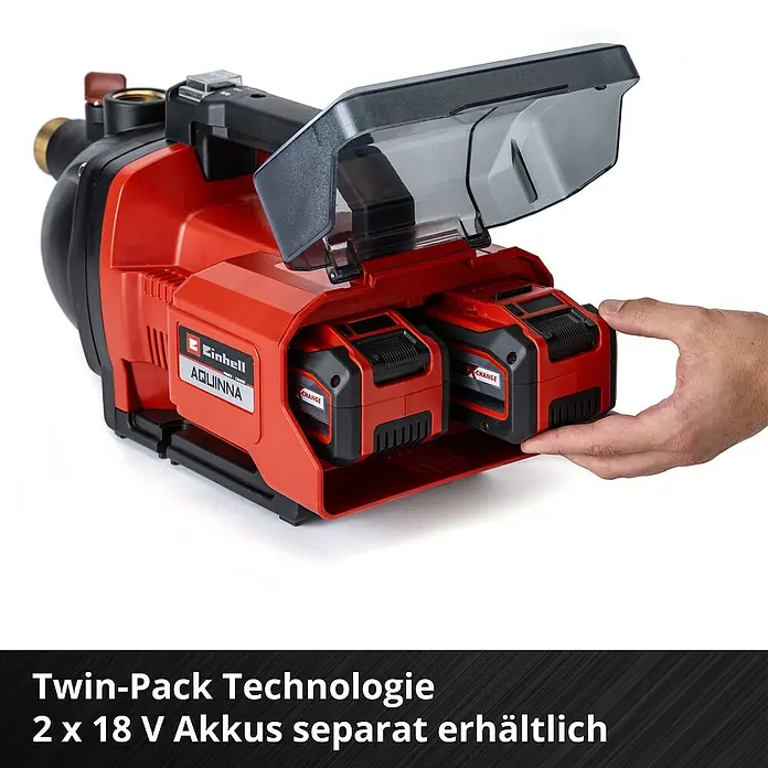 Einhell Power X-Change 18V Akku-Gartenpumpe AQUINNA 36/30 - Ohne Akku, Max. Fördermenge: 3.000 l/h - Abbildung einer roten Einhell Aquinna Akku-Gartenpumpe mit zwei 18-V-Akkus, die separat erhältlich sind.