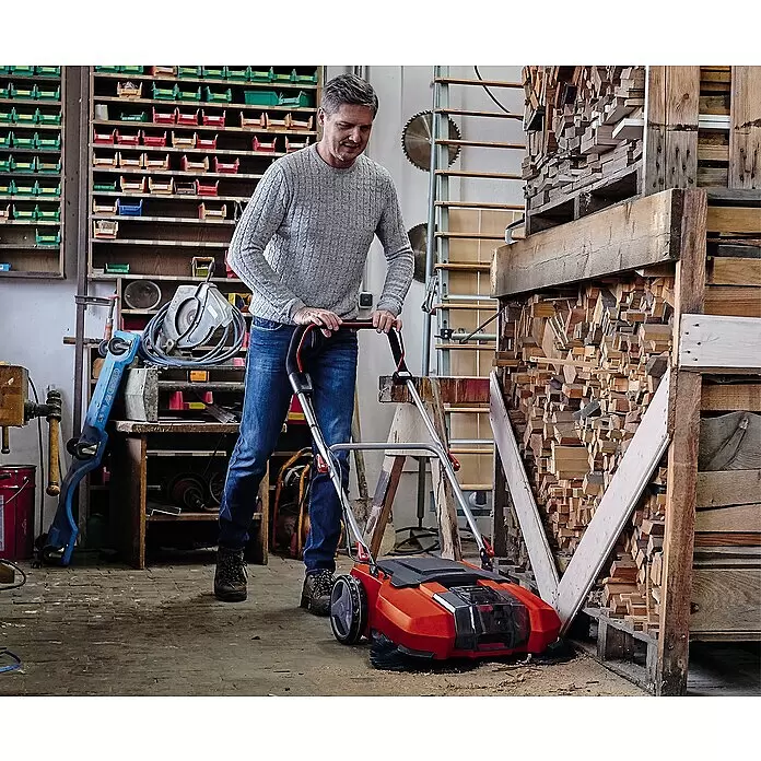 Einhell Power X-Change 18V Akku-Handkehrmaschine TE-SW 18/610 Li-Solo - 18 V, Ohne Akku, Flächenleistung: 1.800 m²/h - Anwendungsbeispiel