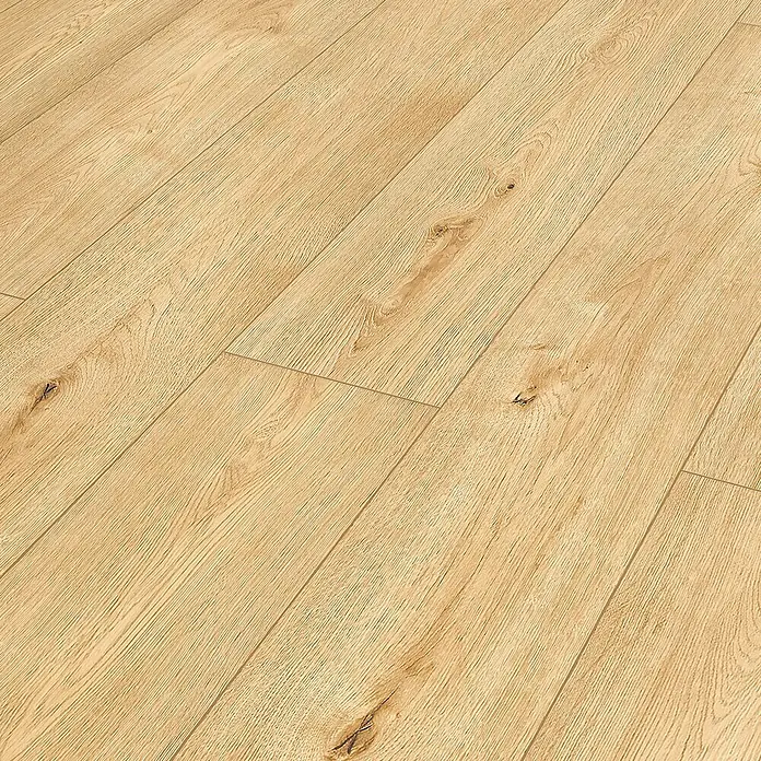 Classen Designboden Pro Nature - Dennett, Landhausdiele, 1.290 x 203 x 4 mm - Nahaufnahme von hellem Laminatboden mit Holzmaserung und Astlöchern für ein natürliches Aussehen. Ideal für stilvolle Innenräume.