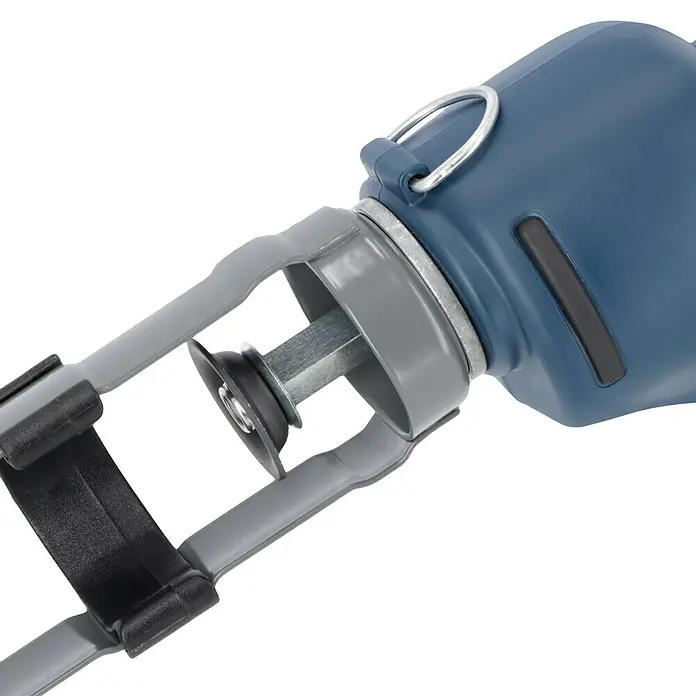 Bosch Professional AMPShare 18V Akku-Kartuschenpresse GCG 18V-31018 V, Ohne Akku, Betriebsdruck: 3,5 kN - Nahaufnahme eines blauen Werkzeugs mit grauem Griff und Metallelementen vor schwarzem Hintergrund.