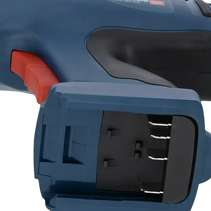 Bosch Professional AMPShare 18V Akku-Kartuschenpresse GCG 18V-310 - 18 V, Ohne Akku, Betriebsdruck: 3,5 kN - Nahaufnahme einer blauen Akku-Bohrmaschine, die die Details des Akku-Schachts und des roten Auslösers zeigt.