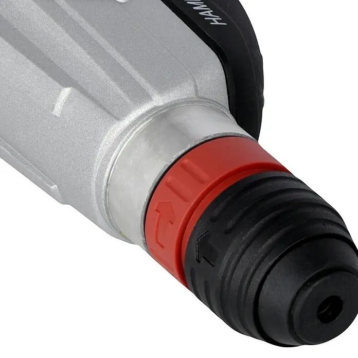 Metabo Kombihammer KHE 2860 Quick Set - 880 W, 3,2 J, SDS-Plus-Aufnahme - Detailaufnahme einer Bohrmaschine mit rotem und schwarzem Bohrfutter vor schwarzem Hintergrund.
