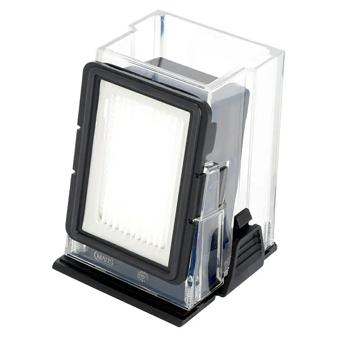 Bosch Professional AMPShare 18V Martillo combinado de batería GBH 18V-26 F - 18 V, 2 baterías, 5,5 Ah, 2,6 J, Con extracción de polvo - La imagen muestra un casete de filtro MABS en un soporte transparente, con el marco del filtro abierto para facilitar el cambio de filtro.