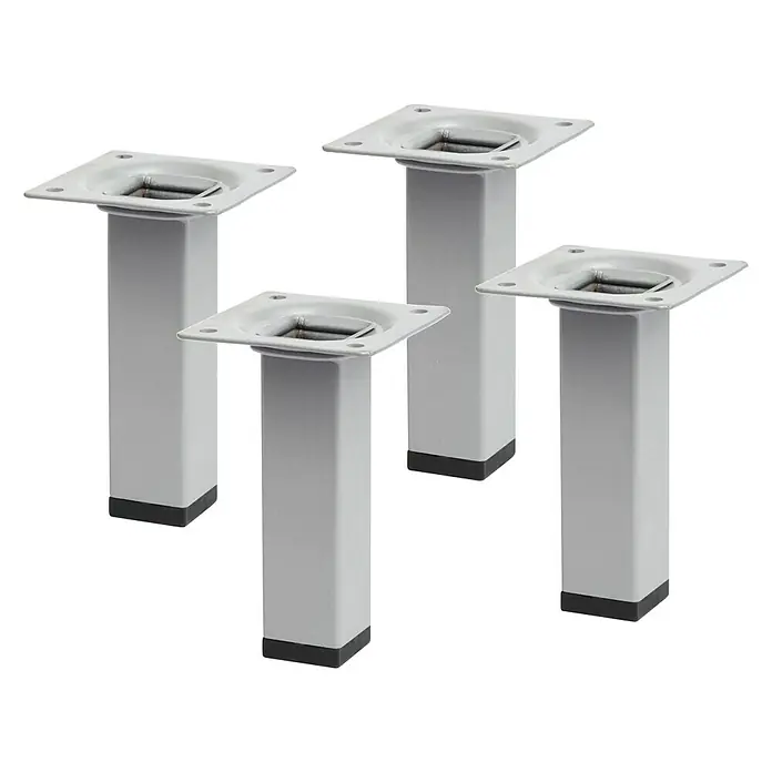Pata para muebles - L x An x Al: 2,5 x 2,5 x 10 cm, Acero, Cromo, 4 ud. - Cuatro patas de muebles plateadas con base cuadrada y pies de goma sobre un fondo negro.