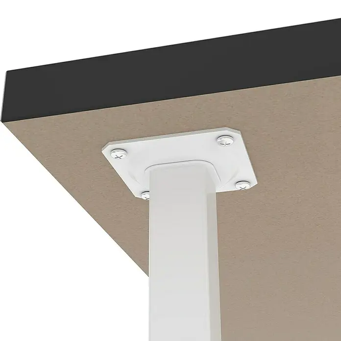Rei Möbelfuß-Set - L x B x H: 25 x 25 x 100 mm, Stahl, 4 Stk., Weiß - Detailaufnahme eines höhenverstellbaren Schreibtisches mit weißem Bein und schwarzer Tischplatte.