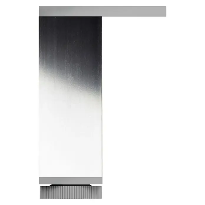 Rei Möbelfuß - L x B x H: 40 x 40 x 120 mm, Aluminium, Verchromt - Detailaufnahme eines modernen Dunstabzugs mit silberner Oberfläche, der Effizienz und Stil in jeder Küche vereint.