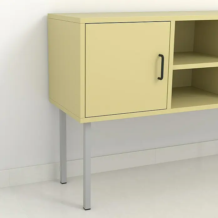 Rei Möbelfuß - L x B x H: 25 x 25 x 400 mm, Stahl, Grau - Gelber Schrank mit einer Tür und offenen Regalen, stehend auf silbernen Beinen, ideal für die Aufbewahrung und Organisation in jedem Raum.